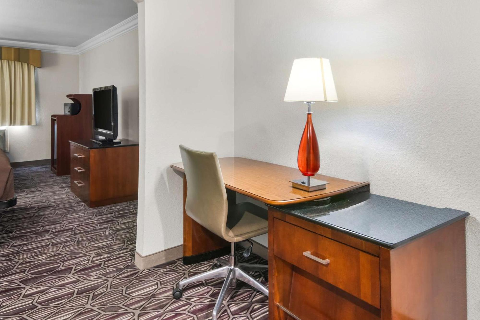 Surestay Plus By Best Western Fort Worth Benbrook Extérieur photo