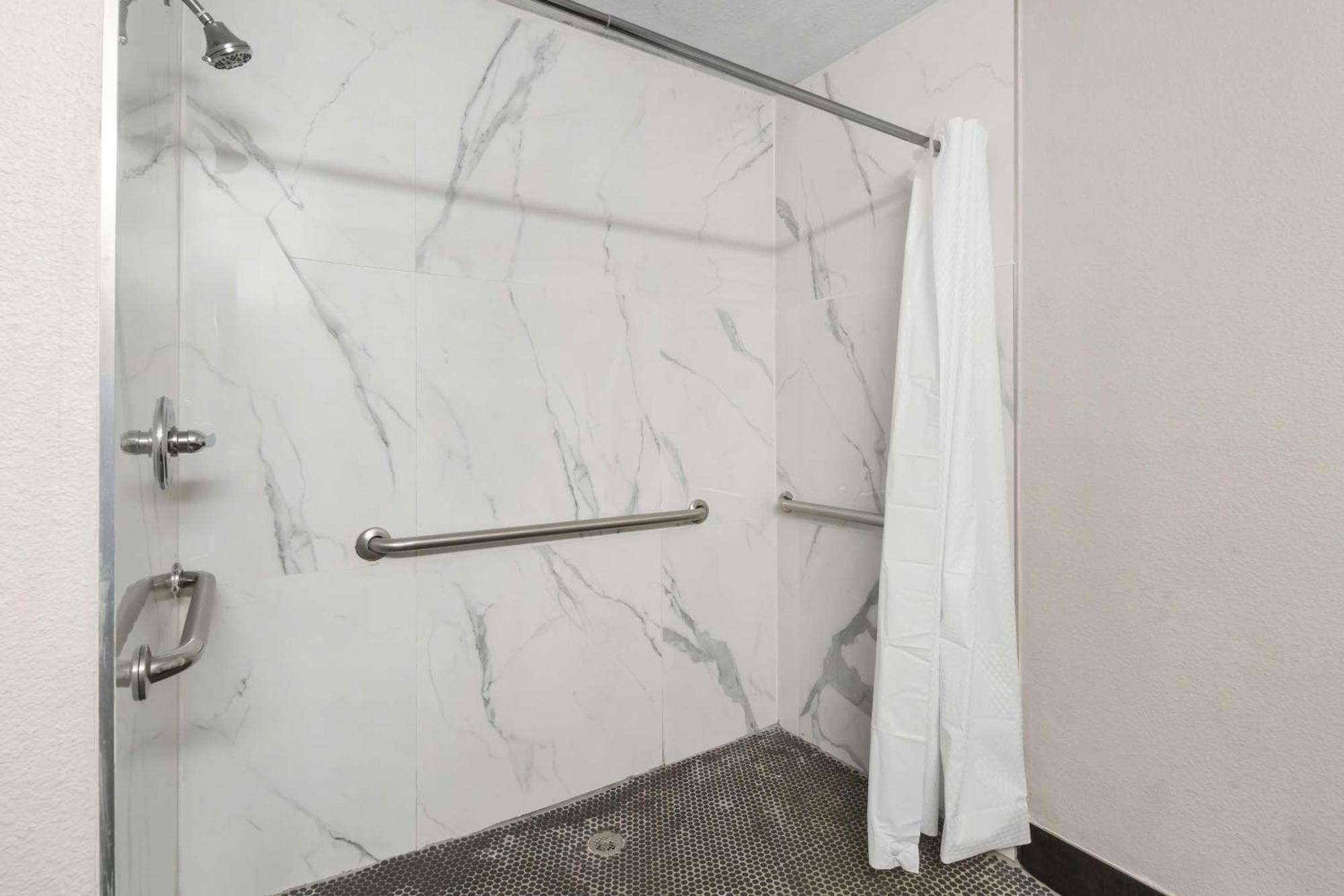 Surestay Plus By Best Western Fort Worth Benbrook Extérieur photo