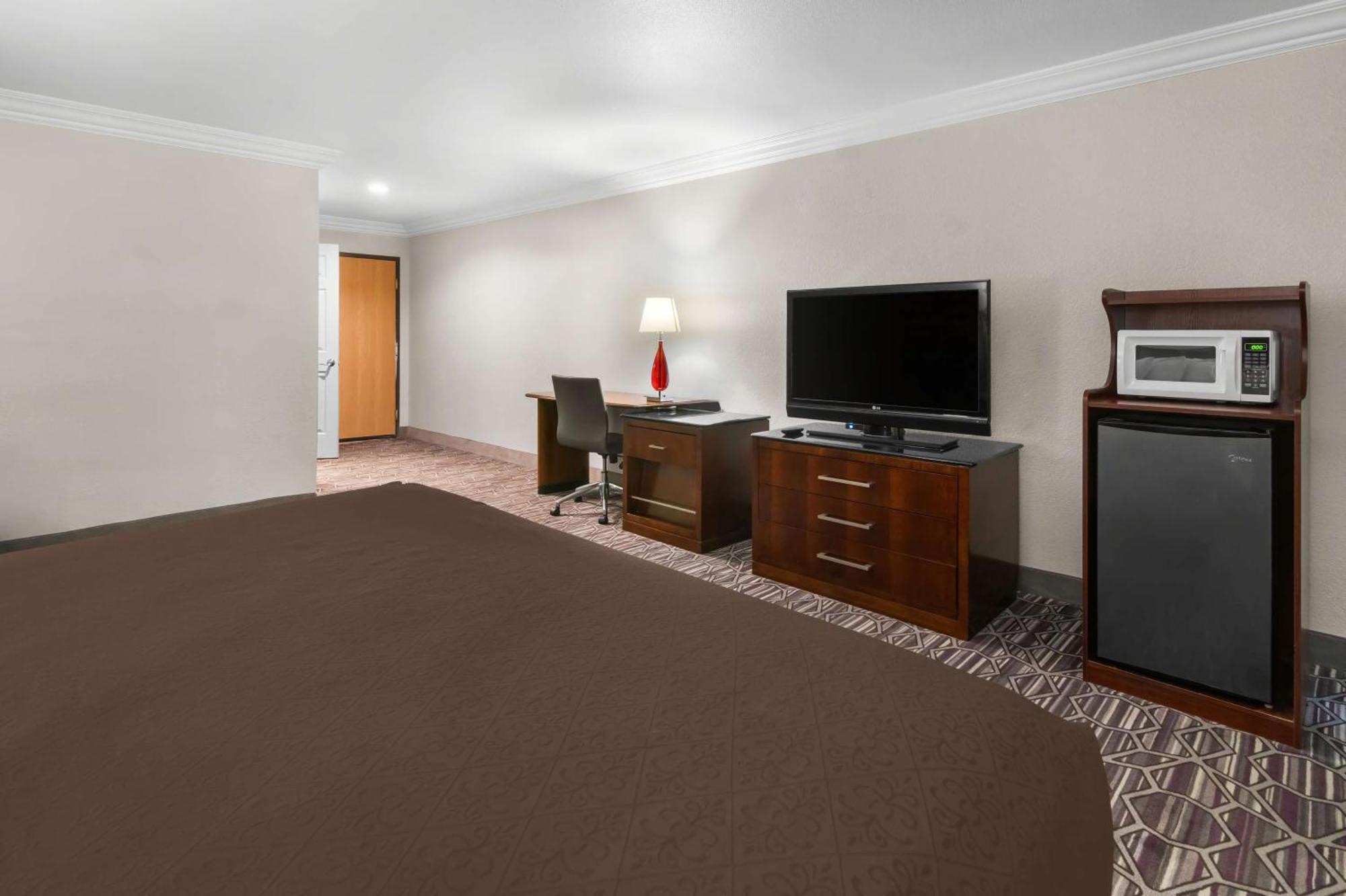 Surestay Plus By Best Western Fort Worth Benbrook Extérieur photo