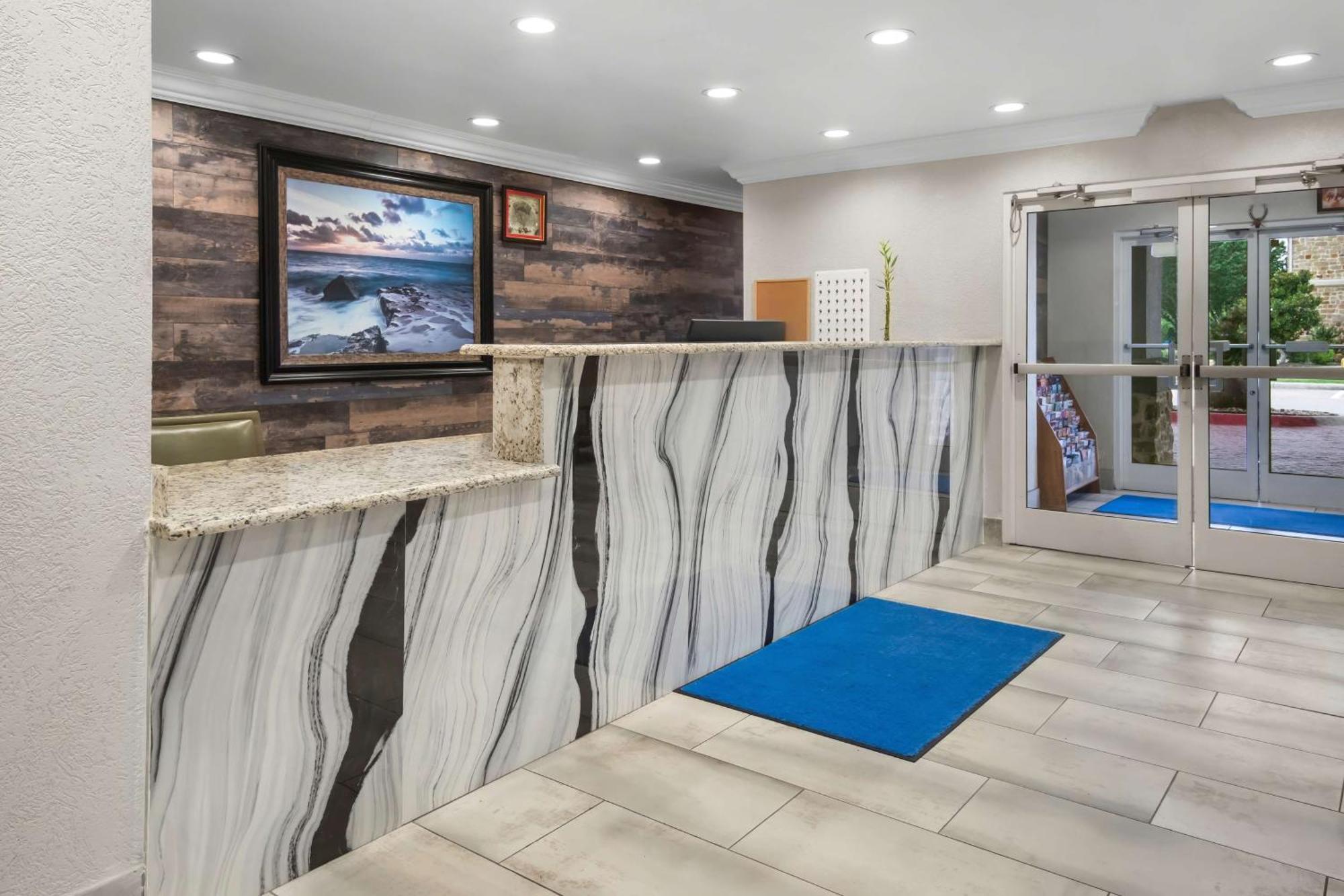 Surestay Plus By Best Western Fort Worth Benbrook Extérieur photo