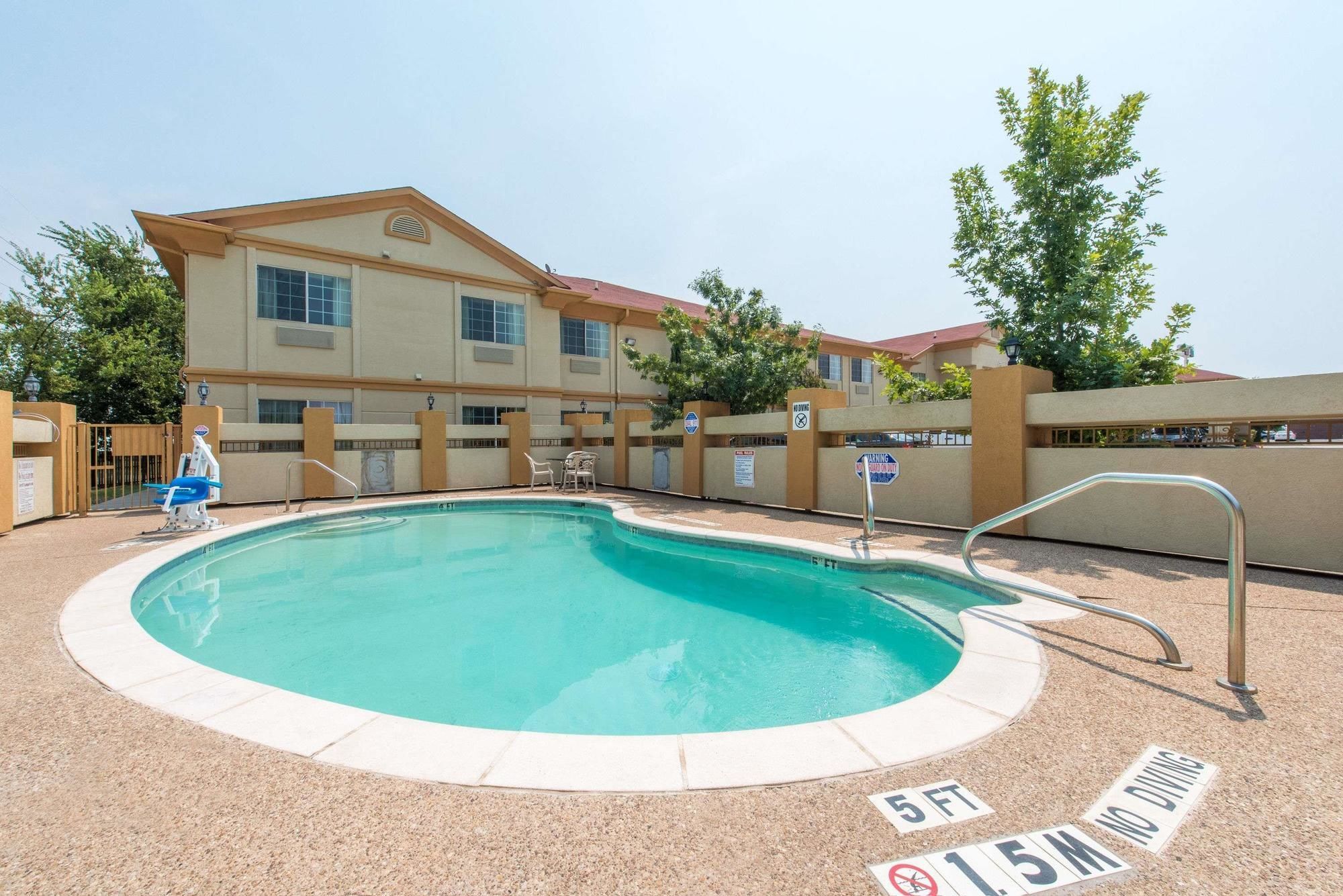 Surestay Plus By Best Western Fort Worth Benbrook Extérieur photo